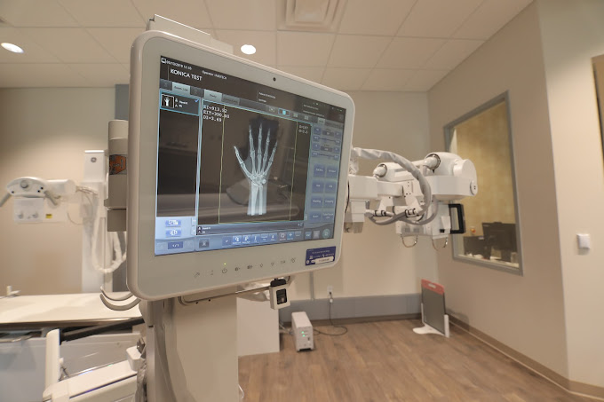 Digital imaging workstation in an X-ray room