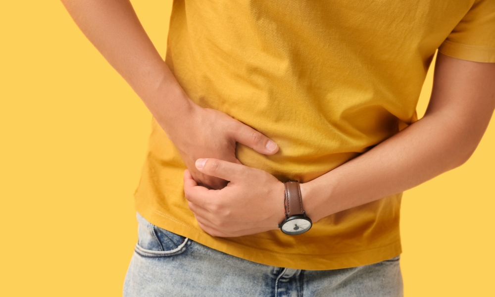 Appendicitis pain location showing movement from belly button to lower right abdomen